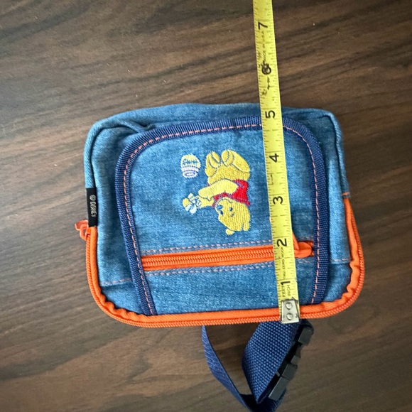 Vintage Disney Winnie the Pooh Denim Sling Bag โ Mini Crossbody โ 7x6 - Picture 5 of 6